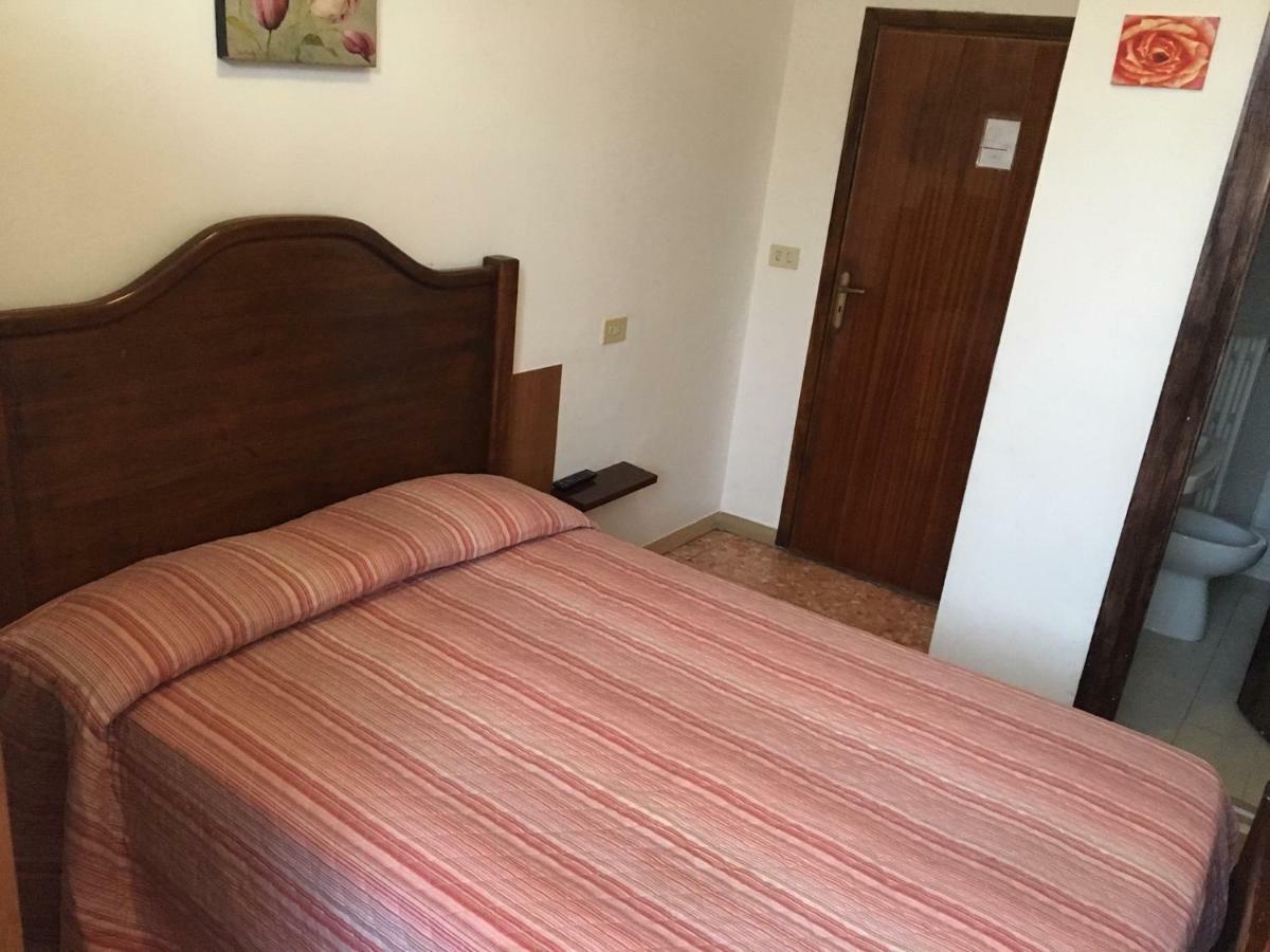 Hotel La Torretta 福利尼奥 外观 照片